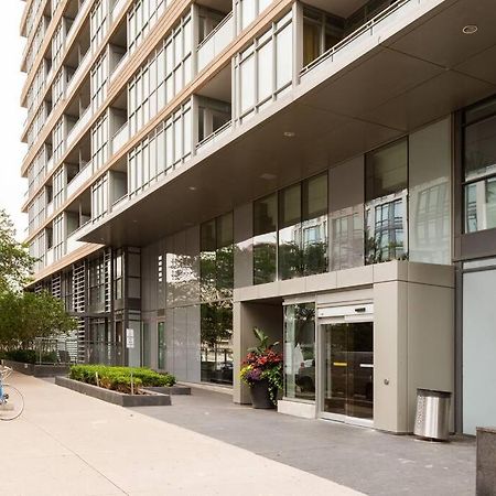 Stylish Downtown Lakeview Condo - One Free Parking โตรอนโต ภายนอก รูปภาพ